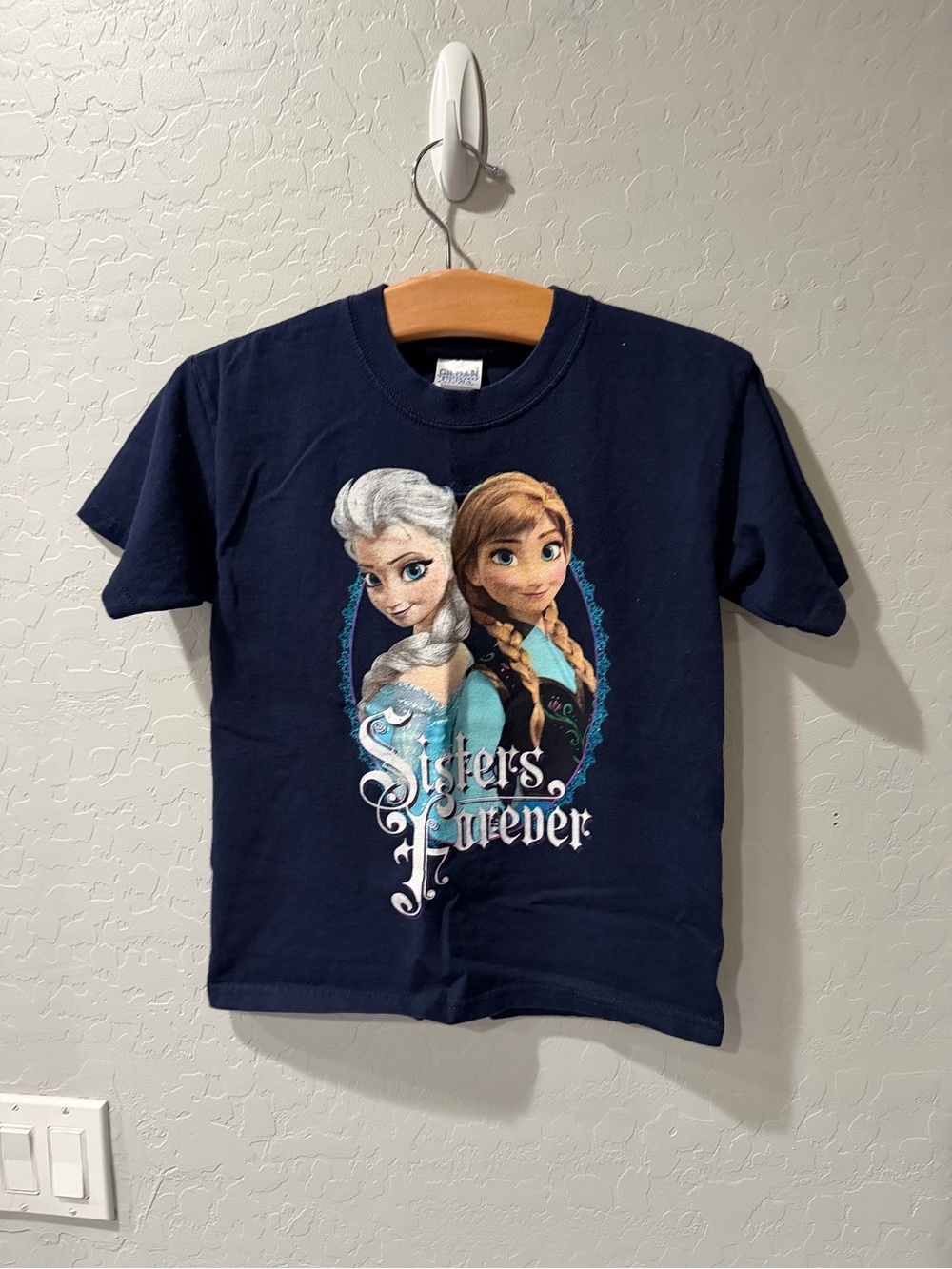 Disney Frozen Elsa Anna “Sisters Forever” Shirt Youth Medium Bin 2‎
